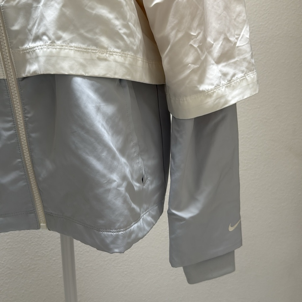 NikeShield Jacket - Picture 3 of 6